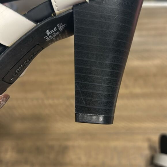 NWOT Christian Siriano strappy heels size 7 - Picture 12 of 14